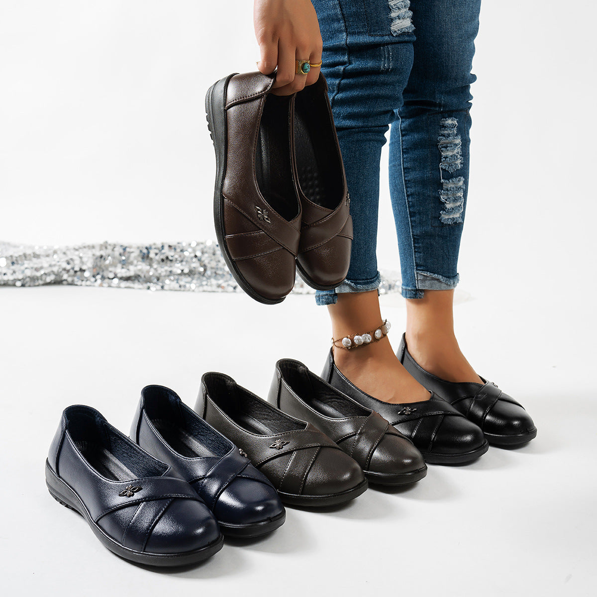 Women's Black Closed-Toe Leather Flats – Comfortable Casual Slip-On Shoes