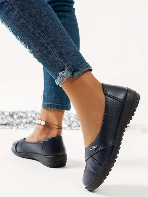 Women's Black Closed-Toe Leather Flats – Comfortable Casual Slip-On Shoes