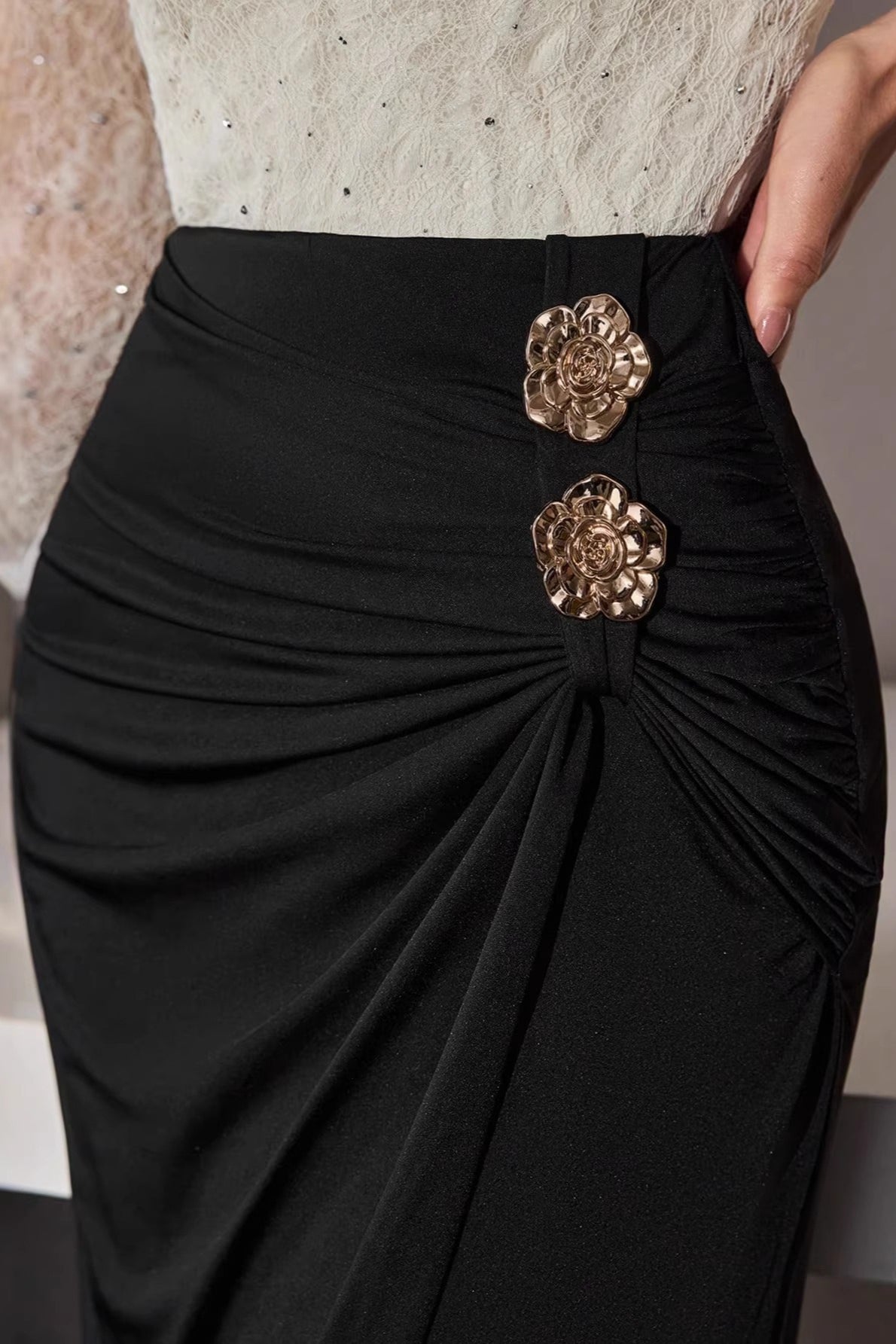 Rose Metal Buckle Ruched Bodycon Skirt