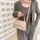 Women's Leather Crossbody Midi Bag – Elegant Everyday Shoulder Handbag