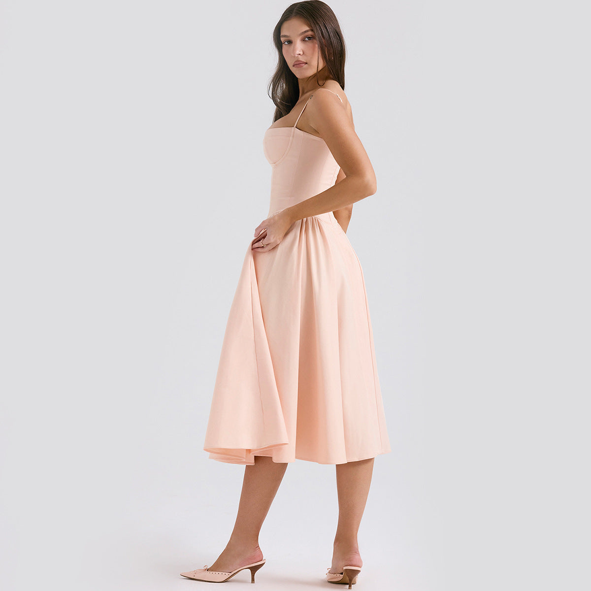 Chic Midi Dress with Sweetheart Neckline: Effortless Style for Any Occasion 3