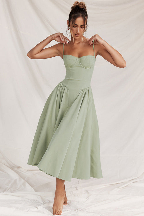 Chic Midi Dress with Sweetheart Neckline: Effortless Style for Any Occasion 6