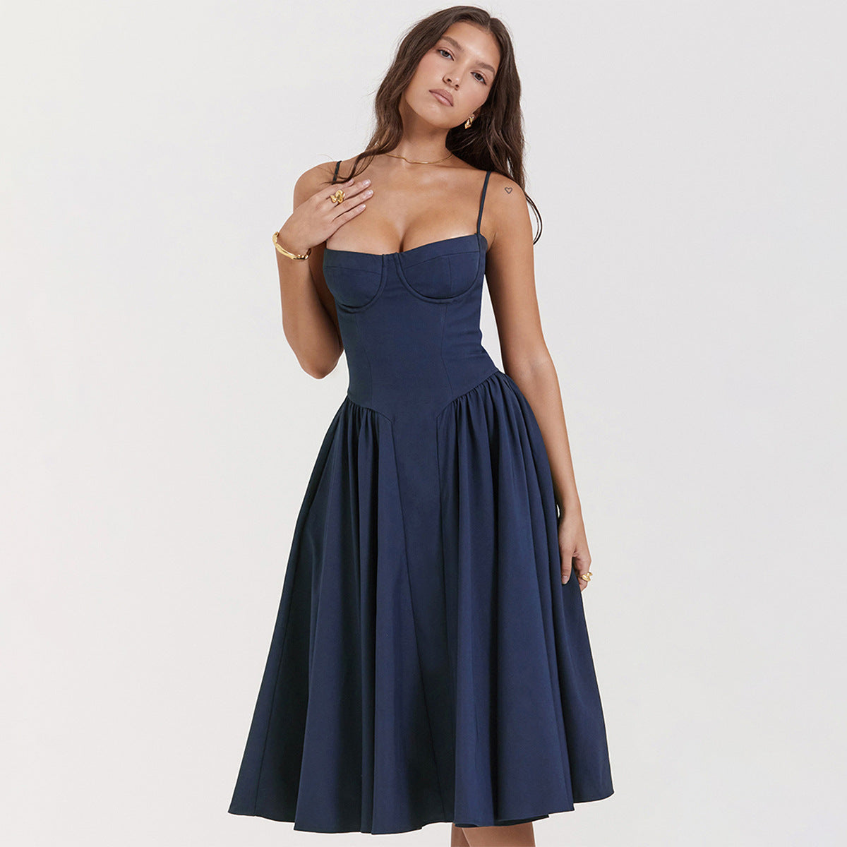 Chic Midi Dress with Sweetheart Neckline: Effortless Style for Any Occasion 7