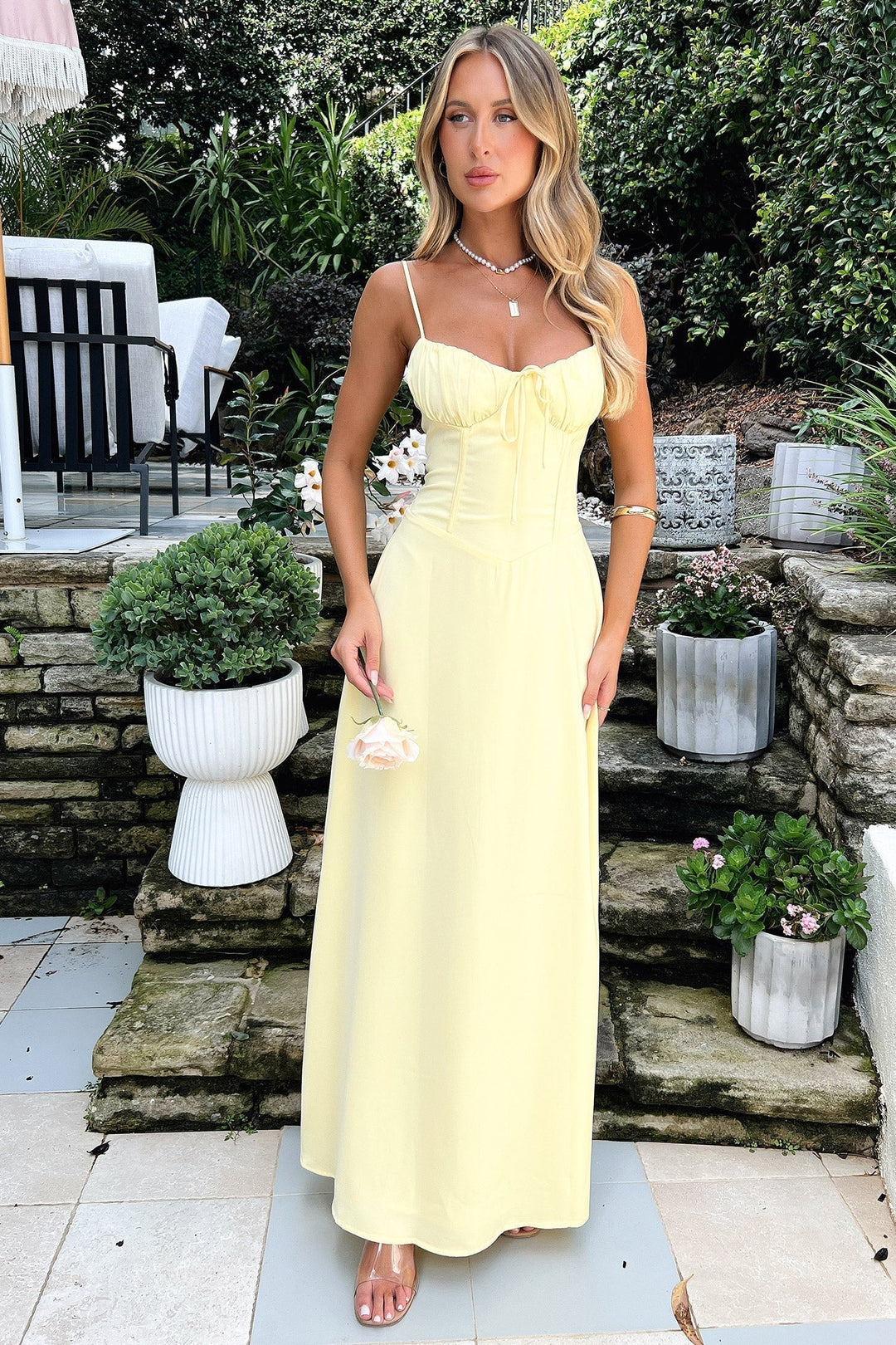 Elegant Spaghetti Strap Maxi Dress: Flattering Comfort for Summer Outings