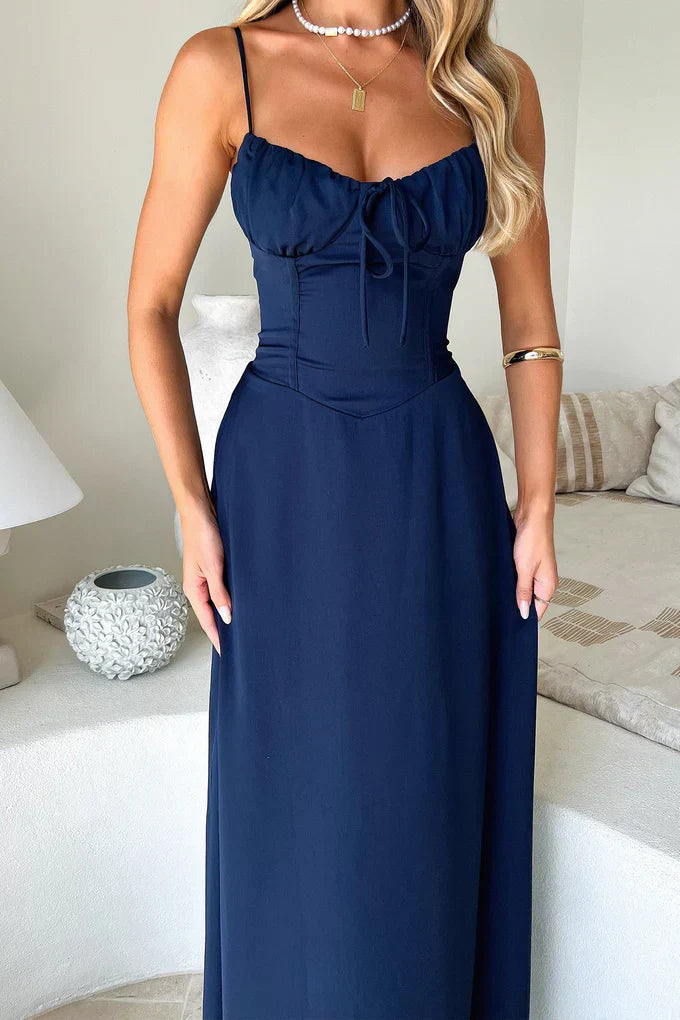 Elegant Spaghetti Strap Maxi Dress: Flattering Comfort for Summer Outings 4