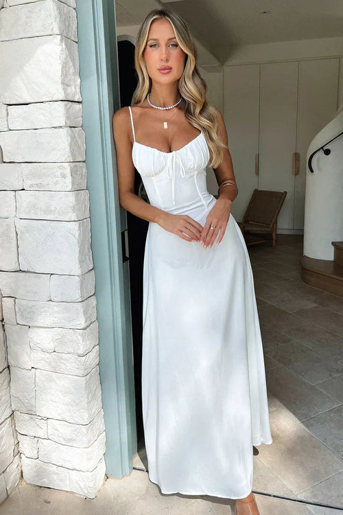 Elegant Spaghetti Strap Maxi Dress: Flattering Comfort for Summer Outings 7