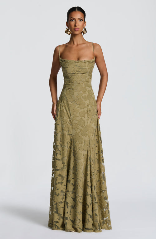Floral Maxi Dress: Effortless Style for Summer Events 2
