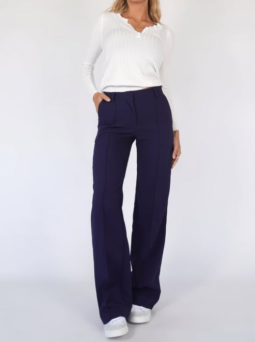High-Waist Trousers with Straight Legs – Versatile and Comfortable Pants for Any Occasion 9