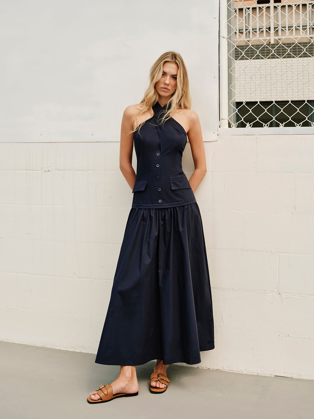 Maxi Cotton Summer Dress with Halter Neck Design and Pockets – Elegant and Comfortable