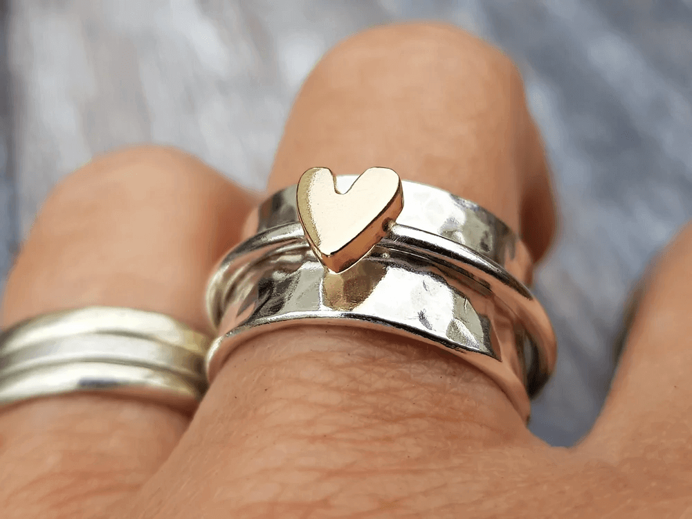Women’s Golden-Heart Silver Ring – Elegant Romantic Jewelry Gift