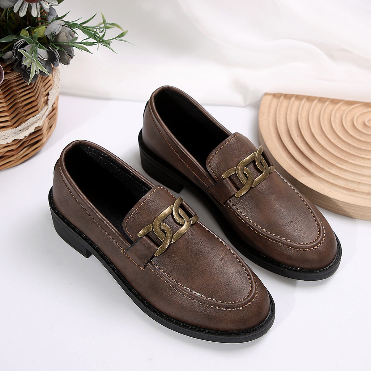 Women’s Elegant Moccasins With Chain Detail – Stylish Comfort Loafers