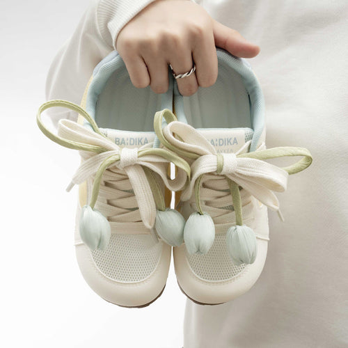 Women's Trendy Hello Kitty Non-Slip Sneakers With Unique Petal Shoe Lace