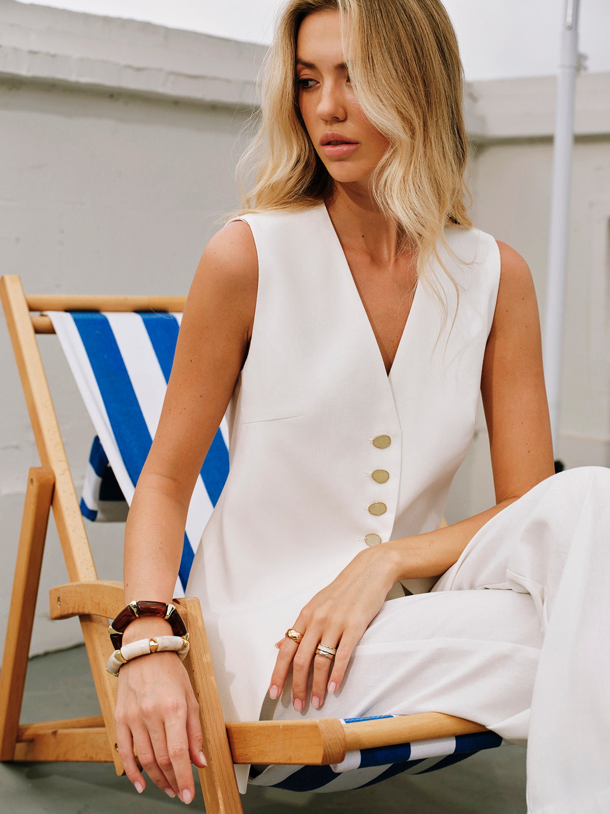 Sleeveless Linen Cotton Vest for Women – Stylish Gilet with Button Closure