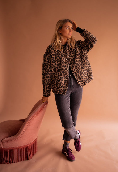 Stylish Leopard Print Bomber Jacket for Women – Trendy Lightweight Outerwear, Versatile Fit, Casual or Dressy 3