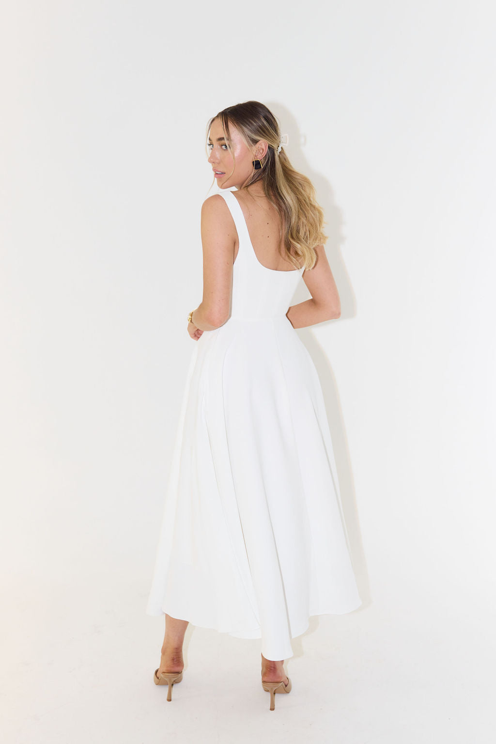 Women’s Midi Dress – Flattering Fit – Cinched Waist – Flowing Silhouette