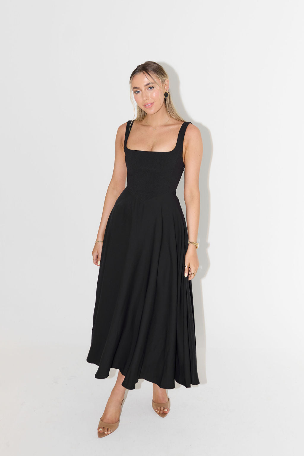 Women’s Midi Dress – Flattering Fit – Cinched Waist – Flowing Silhouette