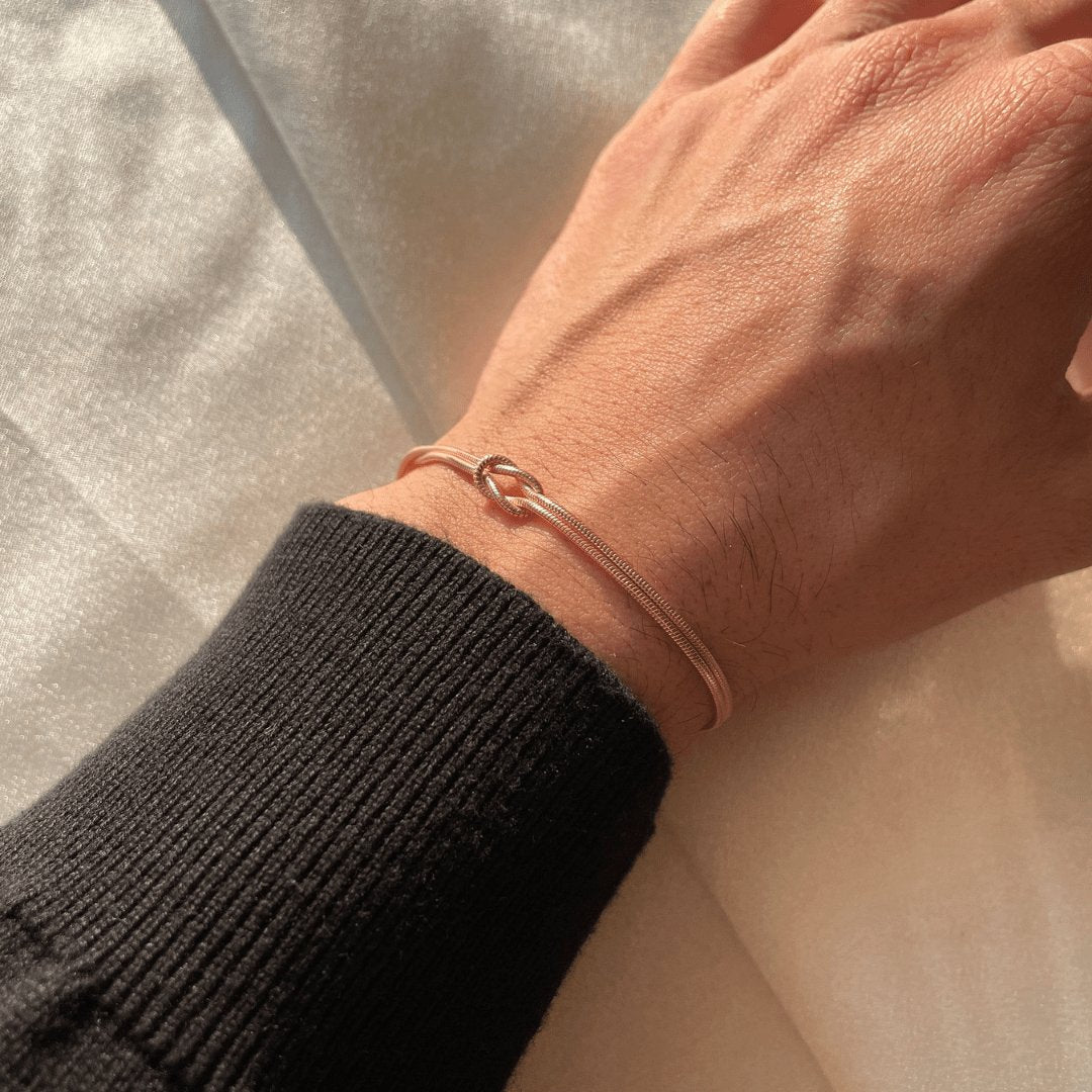 Women's Stylish Love Knot Bracelet In An Elegant Design – Timeless Wrist Jewelry