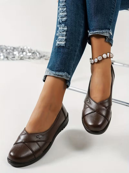 Women's Black Closed-Toe Leather Flats – Comfortable Casual Slip-On Shoes