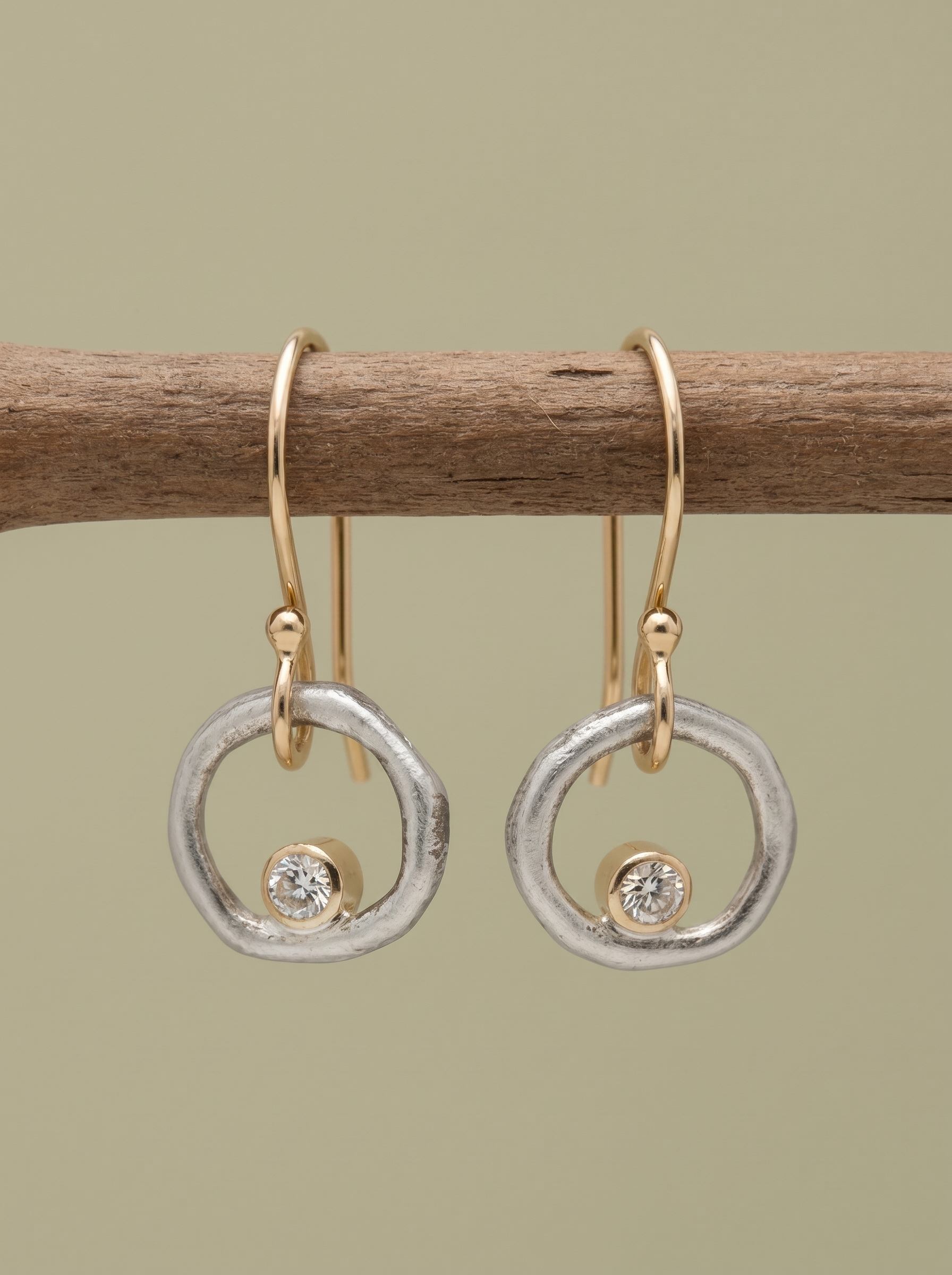 Vintage zirconia drop oorbel op houten tak